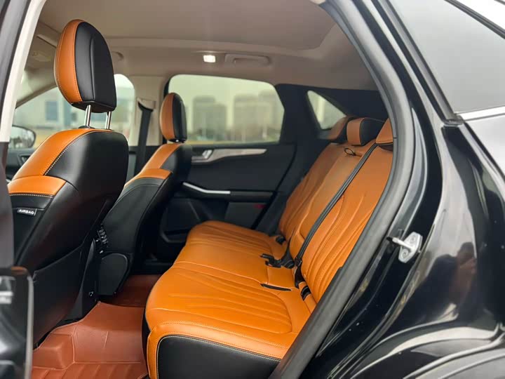 Фото 9 - Ford Escape