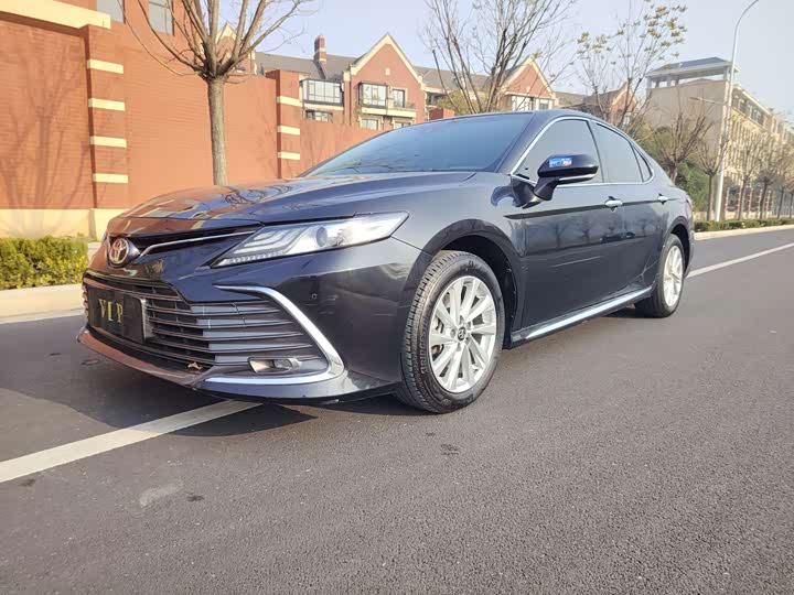 Фото 1 - Toyota Camry