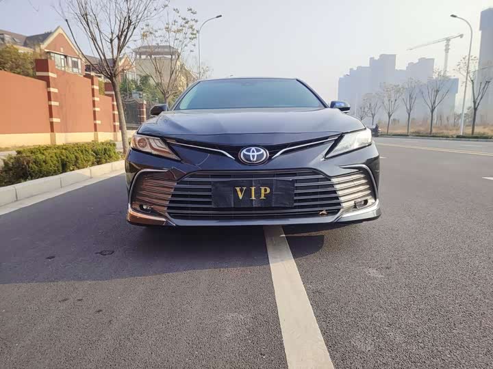 Фото 2 - Toyota Camry