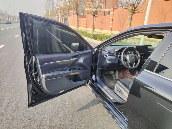 Фото 7 - Toyota Camry