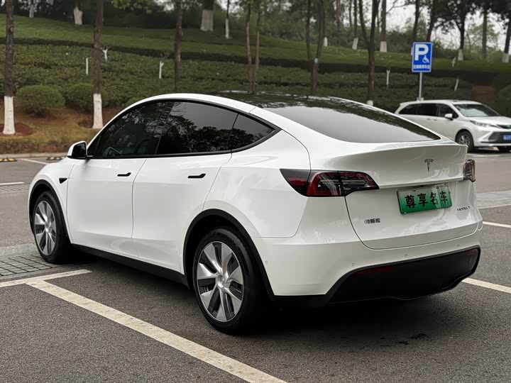 Фото 8 - Tesla Model Y