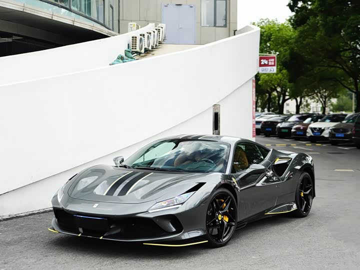 Фото 1 - Ferrari F8
