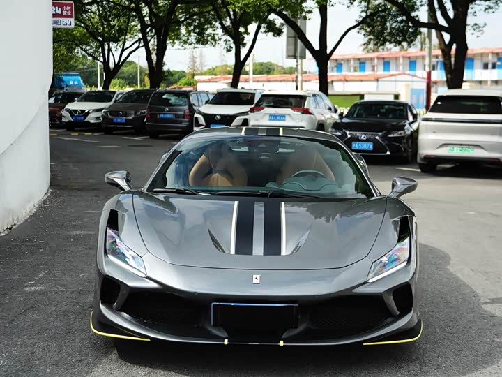 Фото 2 - Ferrari F8