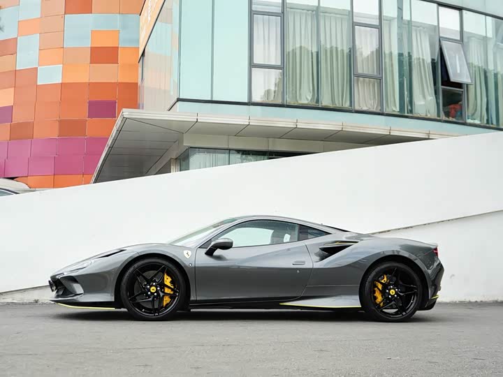 Фото 4 - Ferrari F8