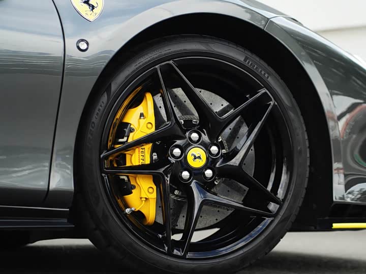 Фото 7 - Ferrari F8