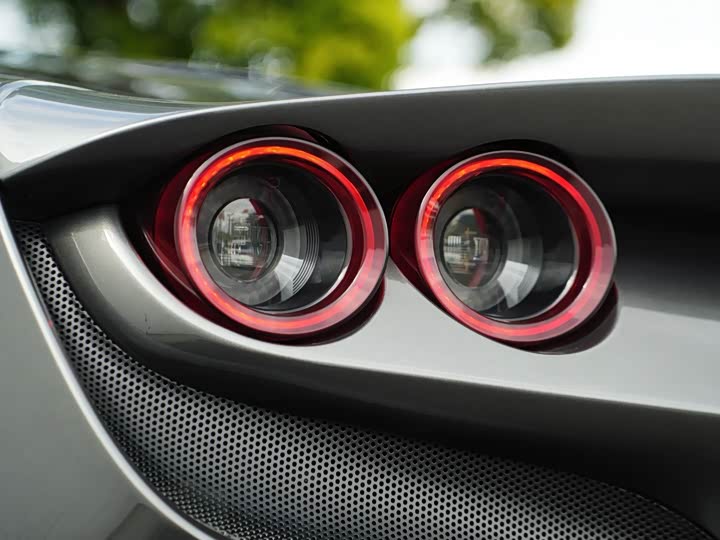 Фото 9 - Ferrari F8