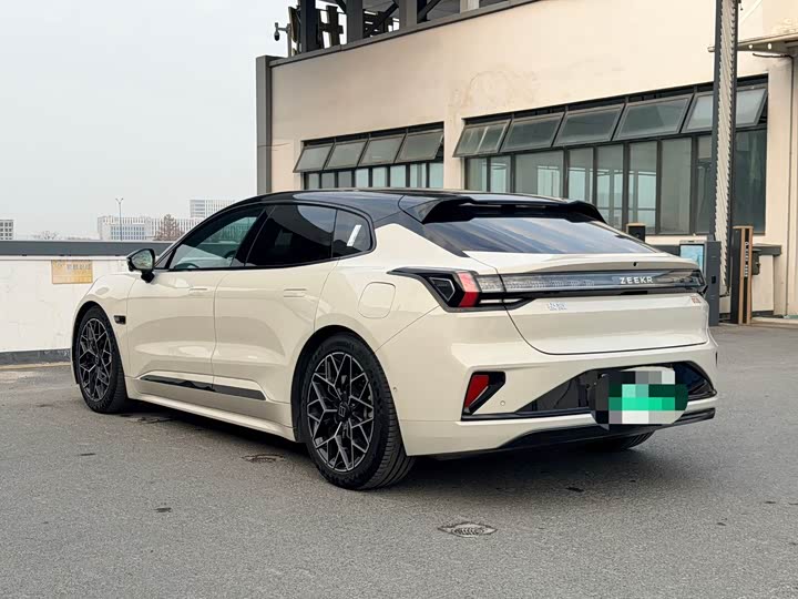 Фото 6 - Zeekr 001