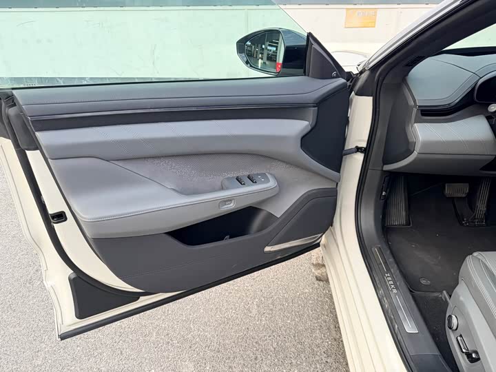 Фото 8 - Zeekr 001