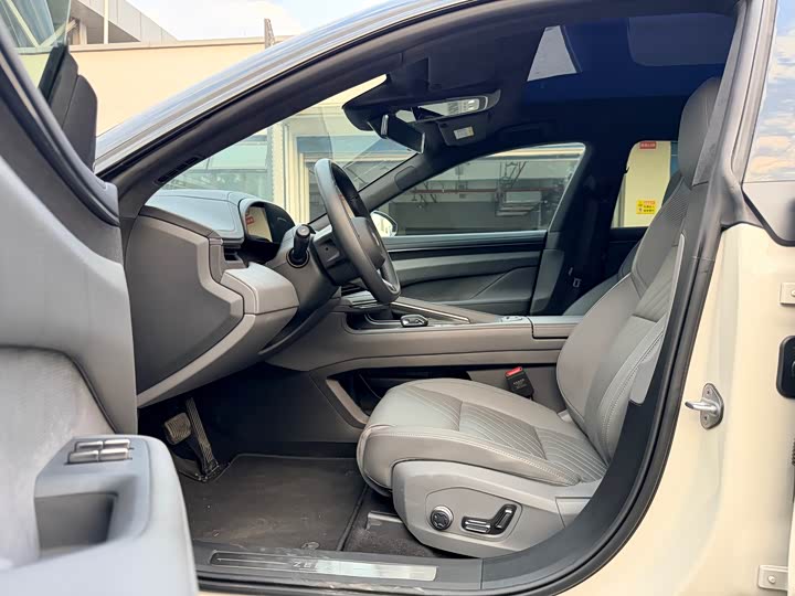 Фото 9 - Zeekr 001