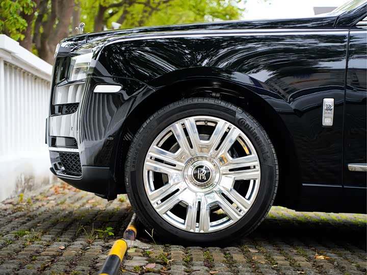 Фото 8 - Rolls-Royce Cullinan