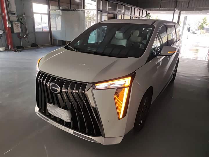 Фото 2 - GAC Trumpchi M8