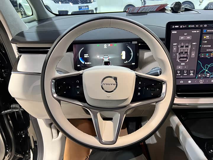 Фото 9 - Volvo EM90