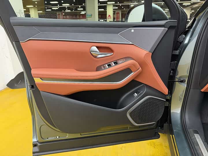 Фото 3 - BYD Tang L