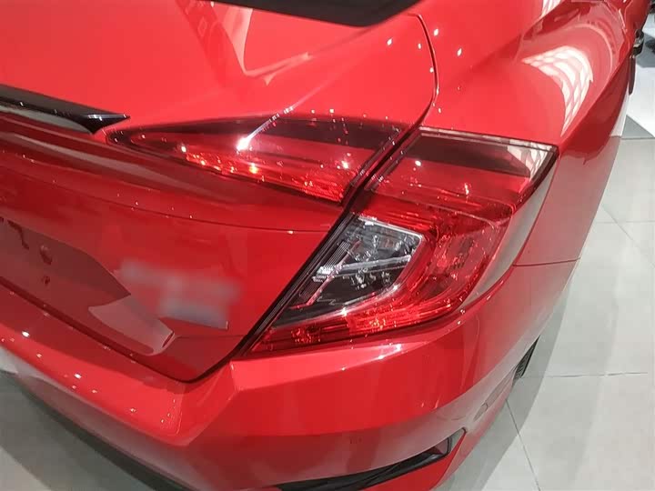 Фото 8 - Honda Civic