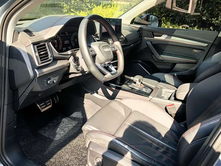 Фото 4 - Audi Q5L