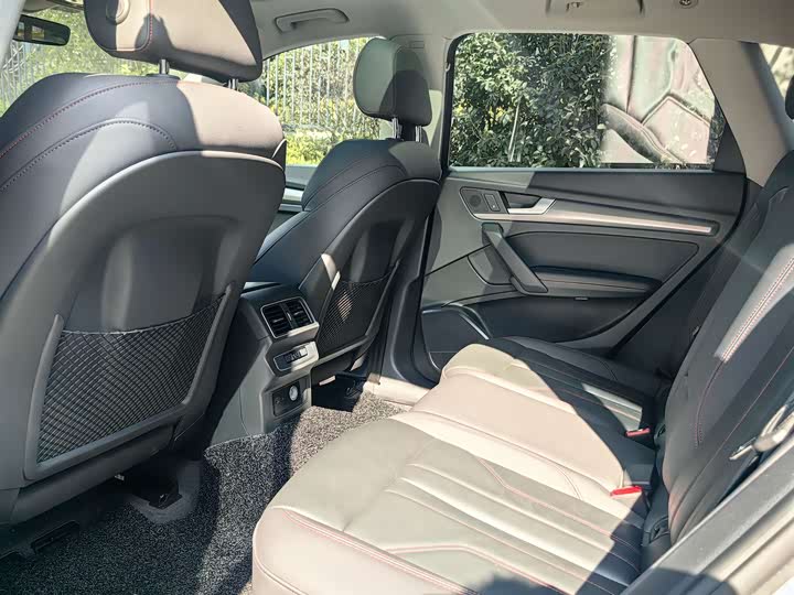 Фото 5 - Audi Q5L