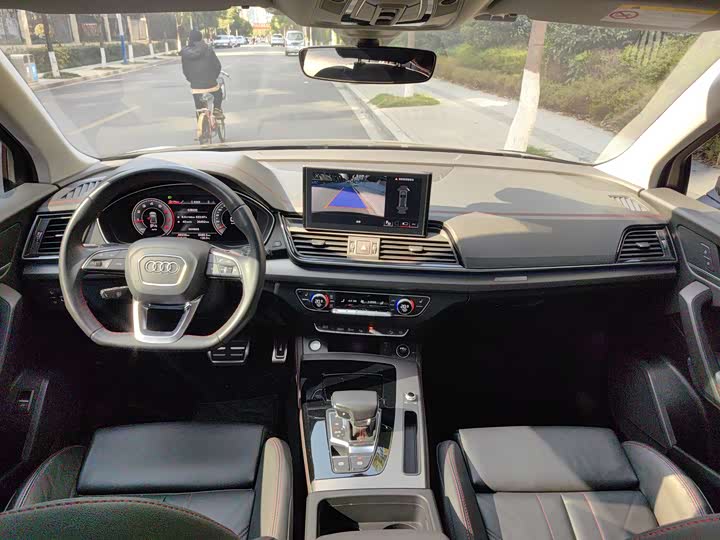 Фото 6 - Audi Q5L