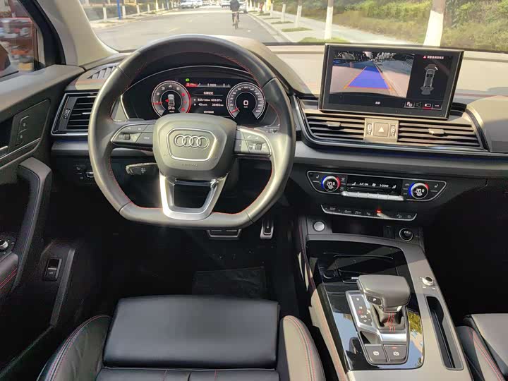 Фото 7 - Audi Q5L
