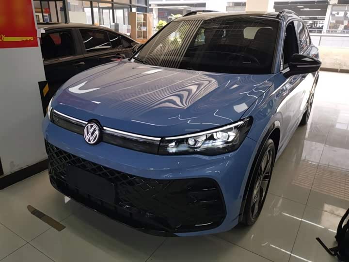 Фото 2 - Volkswagen Tiguan L Pro