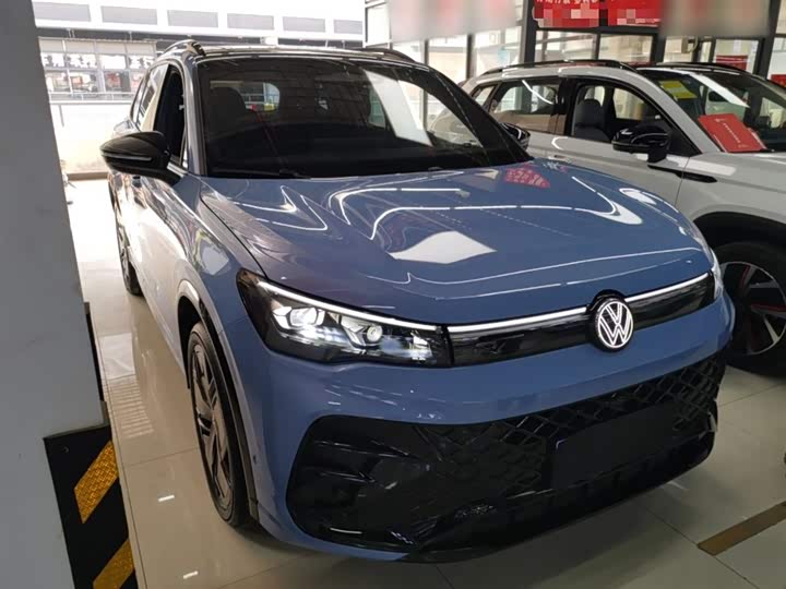 Фото 4 - Volkswagen Tiguan L Pro