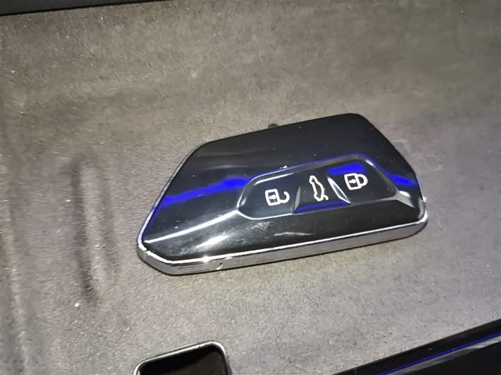 Фото 9 - Volkswagen Tiguan L Pro