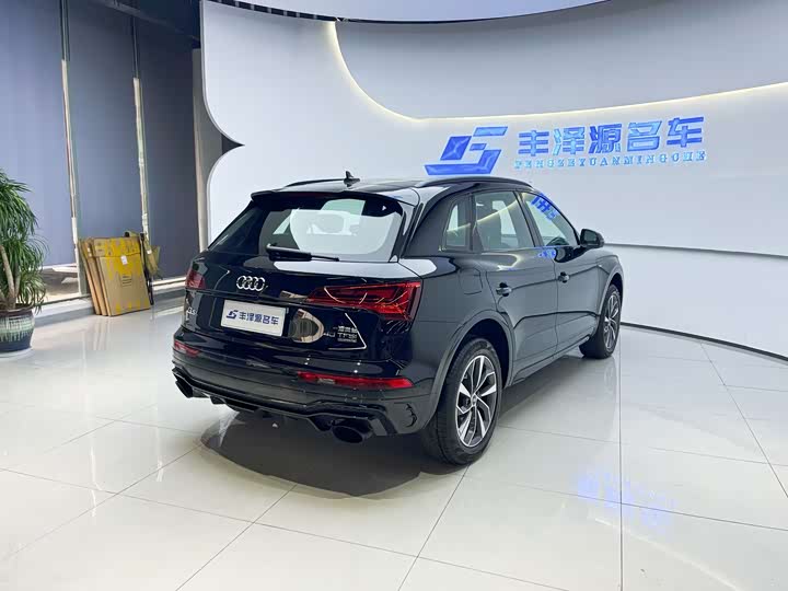 Фото 4 - Audi Q5L