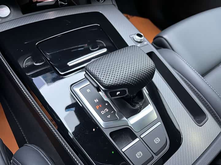 Фото 9 - Audi Q5L