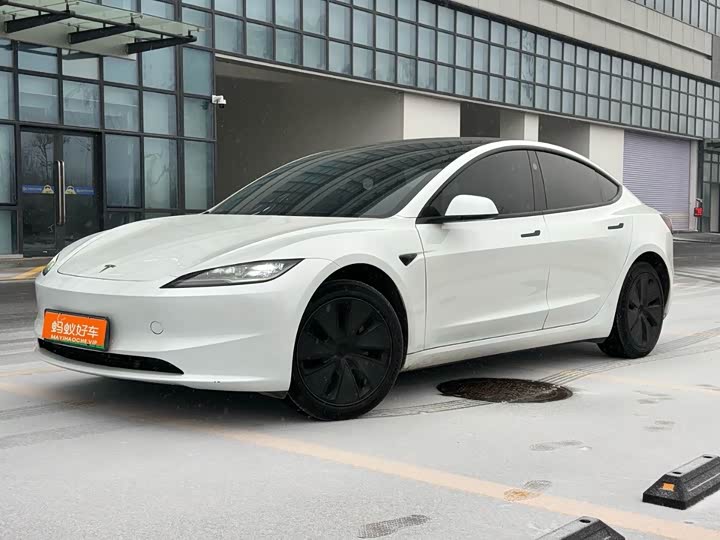Фото 1 - Tesla Model 3