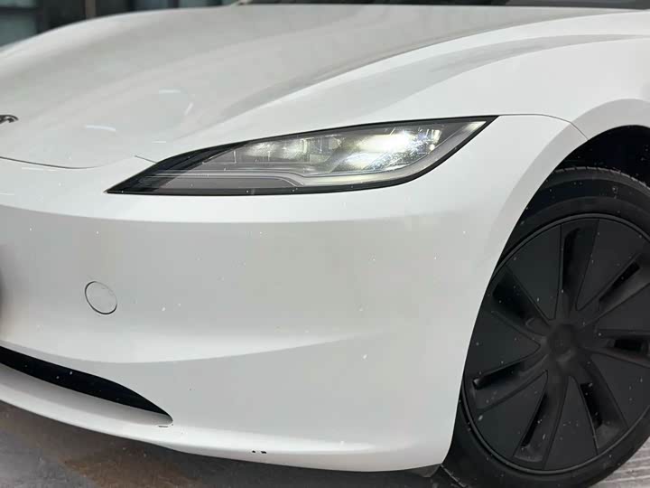 Фото 2 - Tesla Model 3