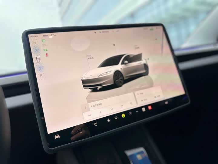 Фото 6 - Tesla Model 3