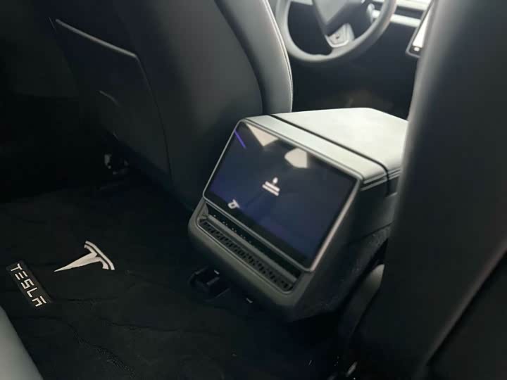 Фото 9 - Tesla Model 3