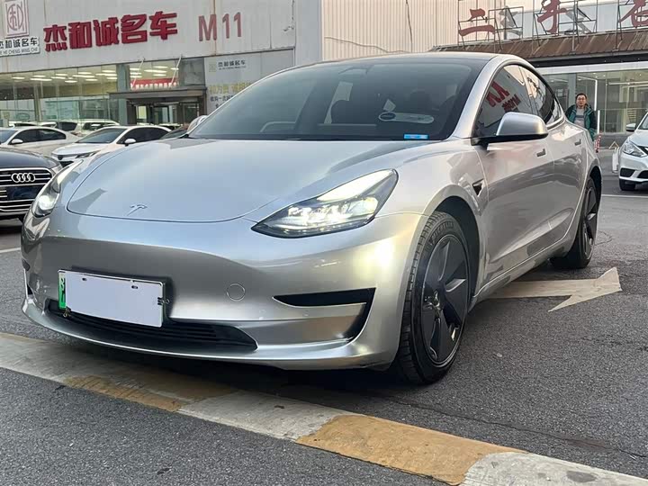 Фото 1 - Tesla Model 3
