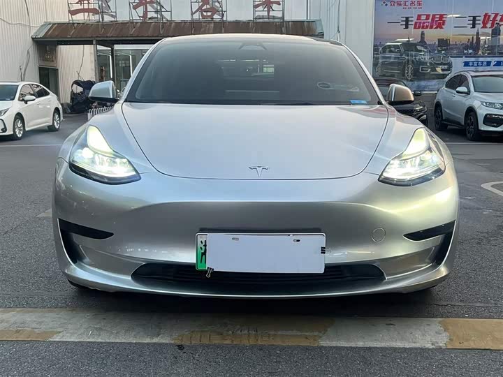 Фото 2 - Tesla Model 3