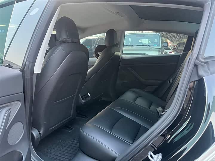 Фото 6 - Tesla Model 3