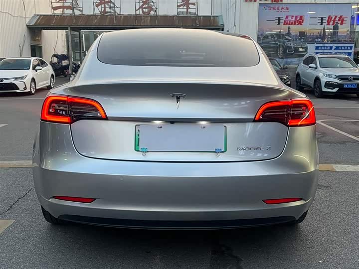 Фото 8 - Tesla Model 3