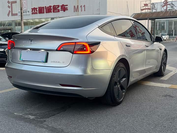 Фото 9 - Tesla Model 3