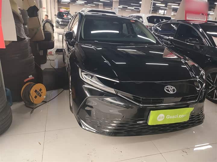 Фото 4 - Toyota Camry