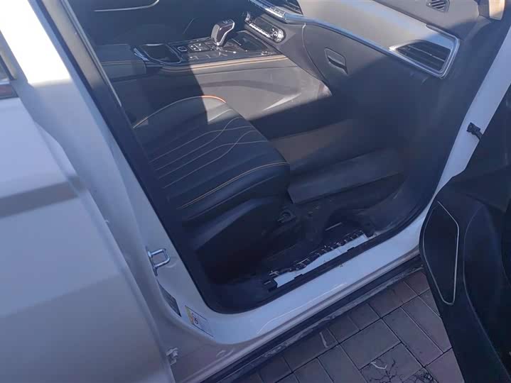 Фото 8 - Bestune T77