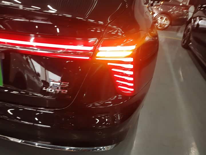 Фото 8 - Hongqi H5