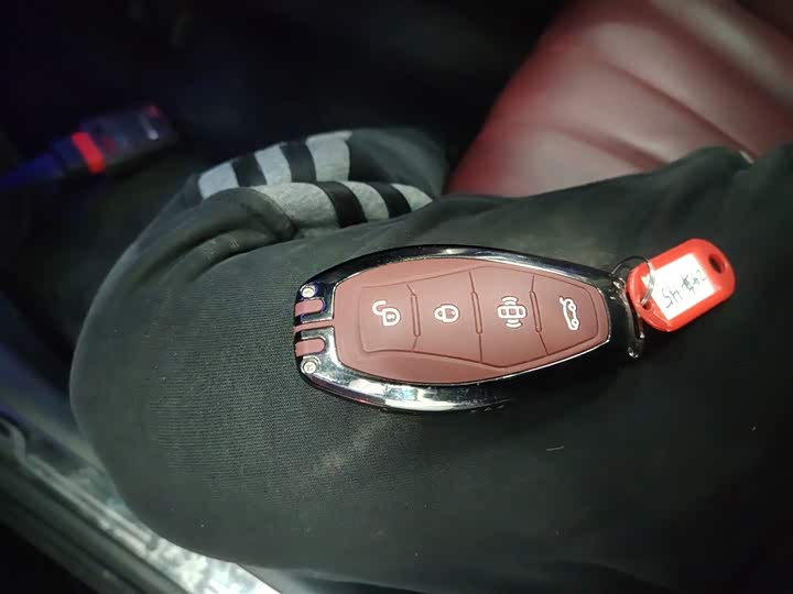 Фото 9 - Hongqi H5