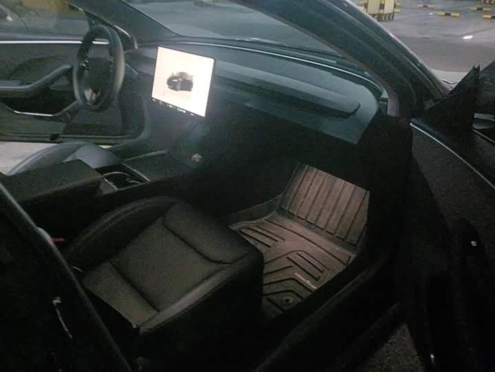 Фото 8 - Tesla Model 3