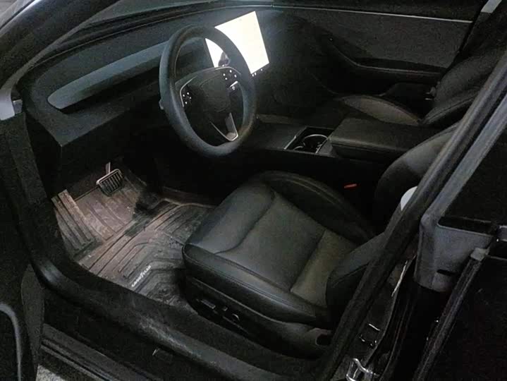 Фото 9 - Tesla Model 3