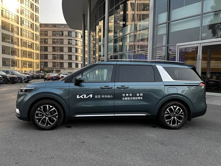 Фото 3 - Kia Carnival