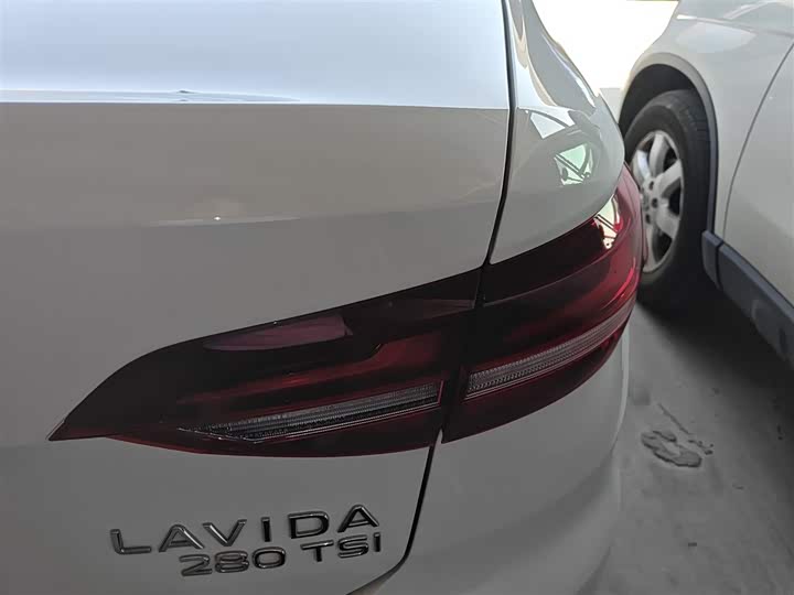 Фото 8 - Volkswagen Lavida