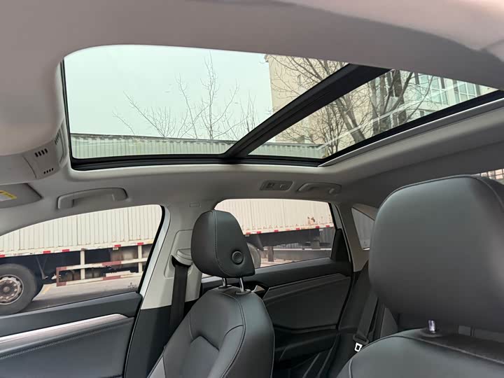 Фото 6 - Volkswagen Sagitar L