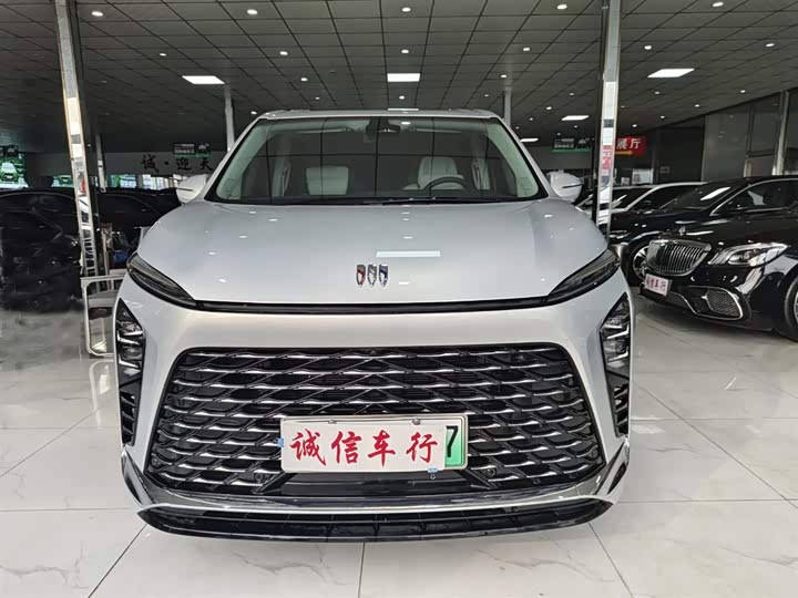 Фото 2 - Buick GL8 Hybrid