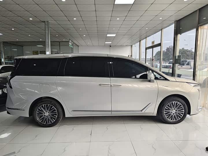 Фото 5 - Buick GL8 Hybrid