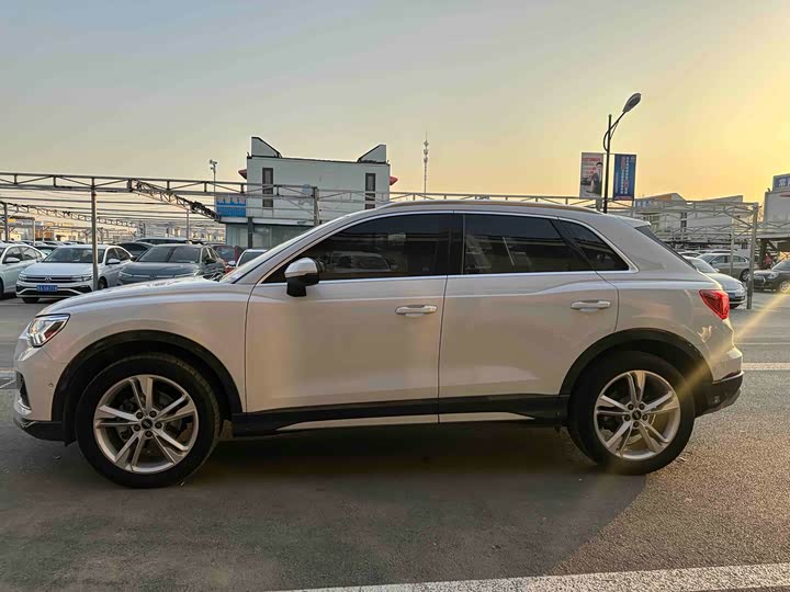 Фото 8 - Audi Q3