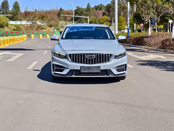 Фото 2 - Geely Preface