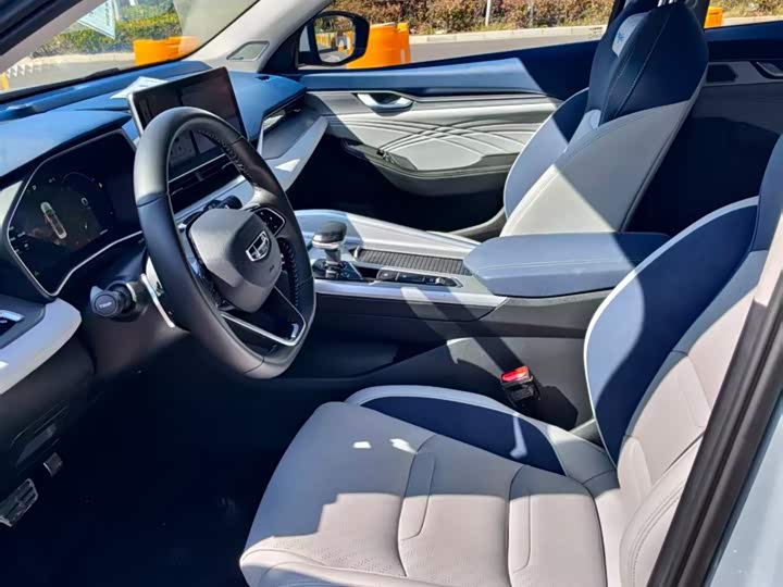 Фото 4 - Geely Preface